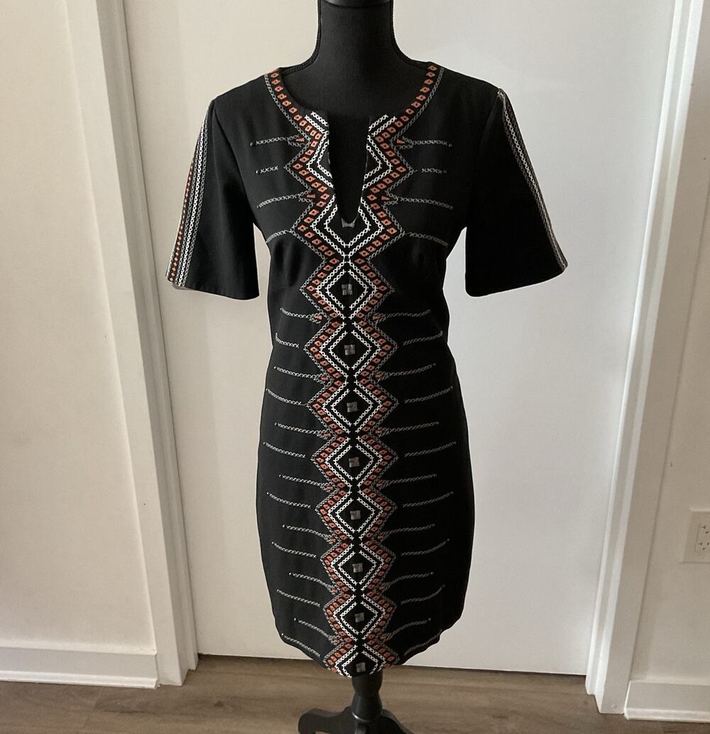 Nanette Lepore Sheath Dress 8 Black Geometric Embroidered V-Neck Short Sleeve